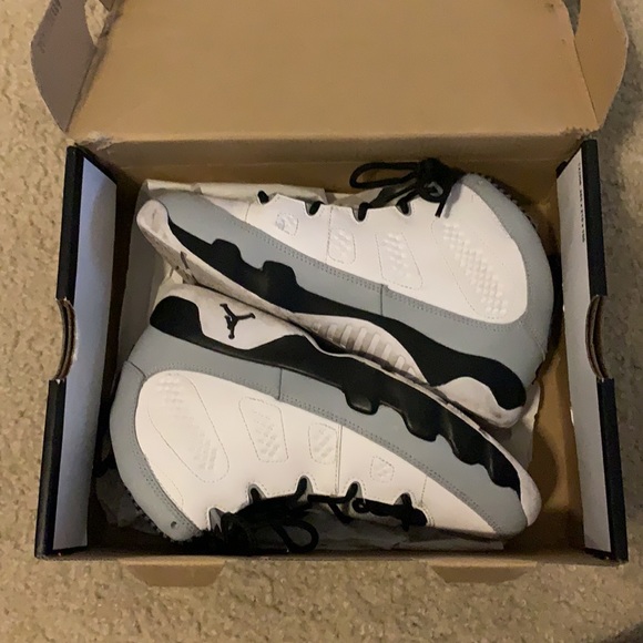Jordan 9 Retro - size 3 youth - Picture 3 of 4